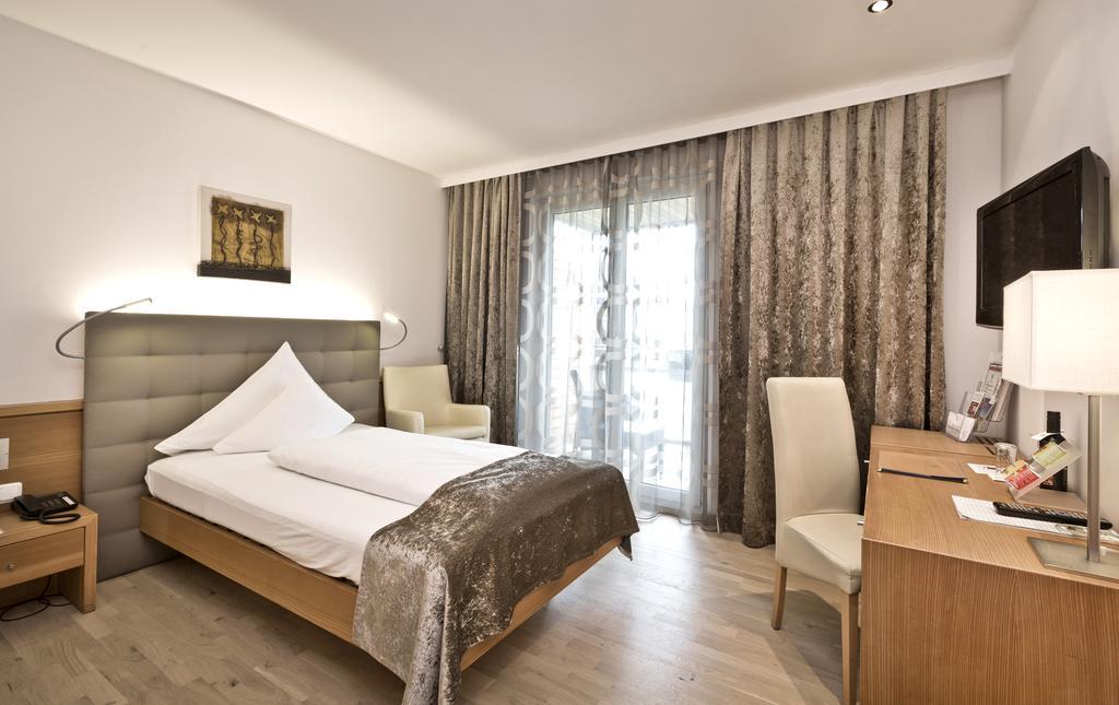 Hotel Goldenes Schiff Bad Ischl Værelse billede